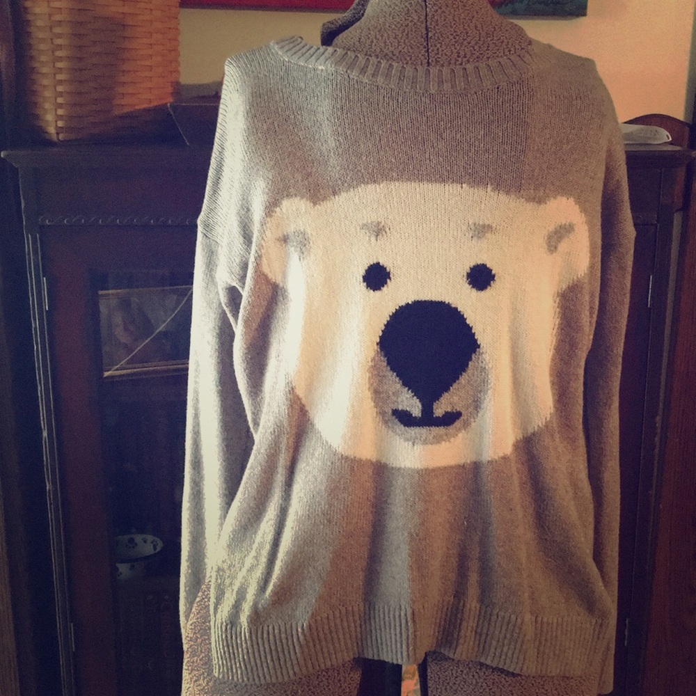 It is a soft cute polar bear sweater😍